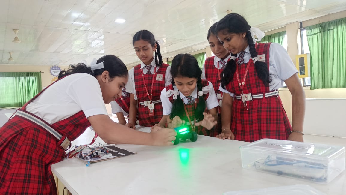 STEM and robotics hands-on learning in Pragati Academy facilities